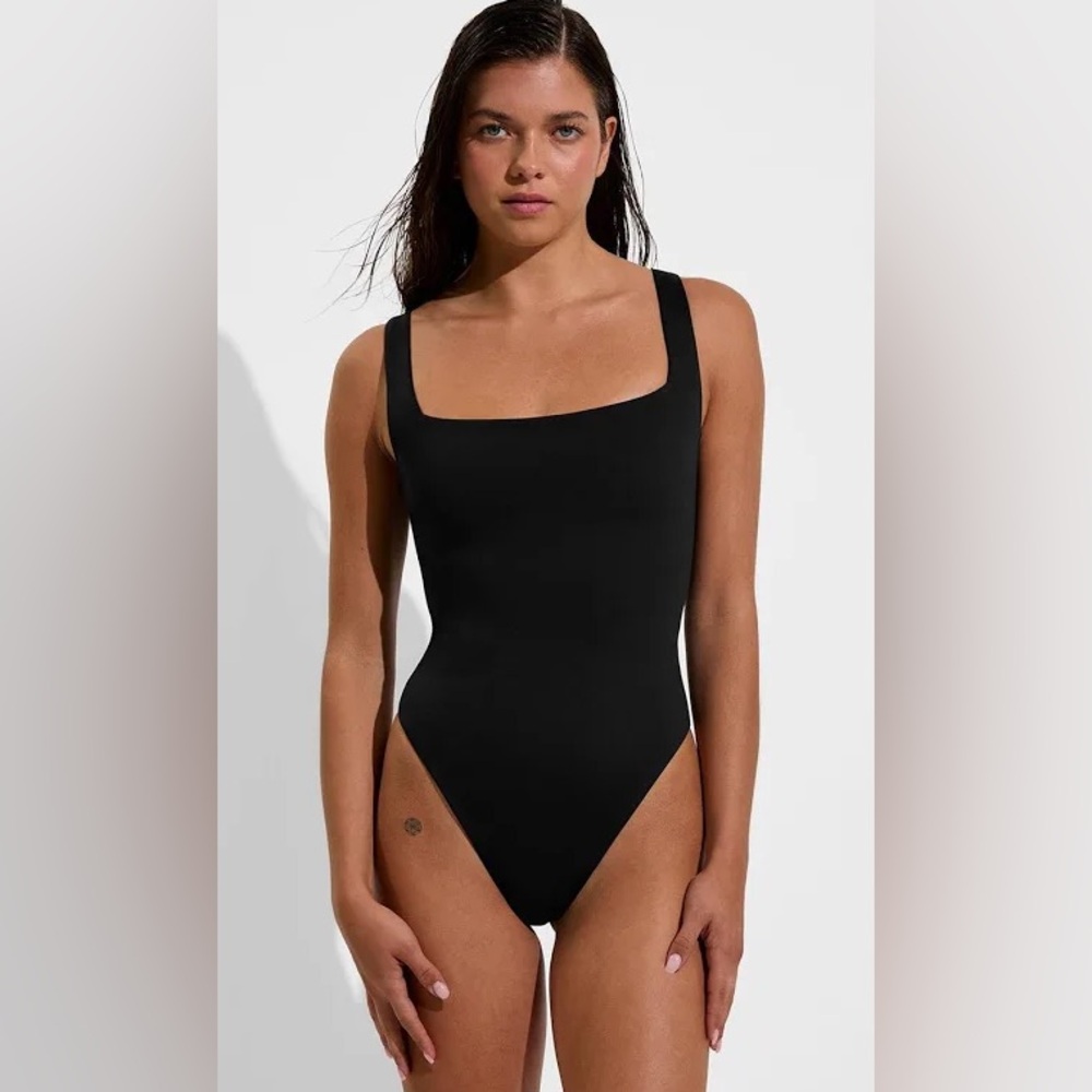 Left on Friday Streamline Suit in Black size Large